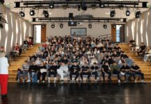 Ученици и професори присуствовали пројекцији филма „Праведник“ pravednik
