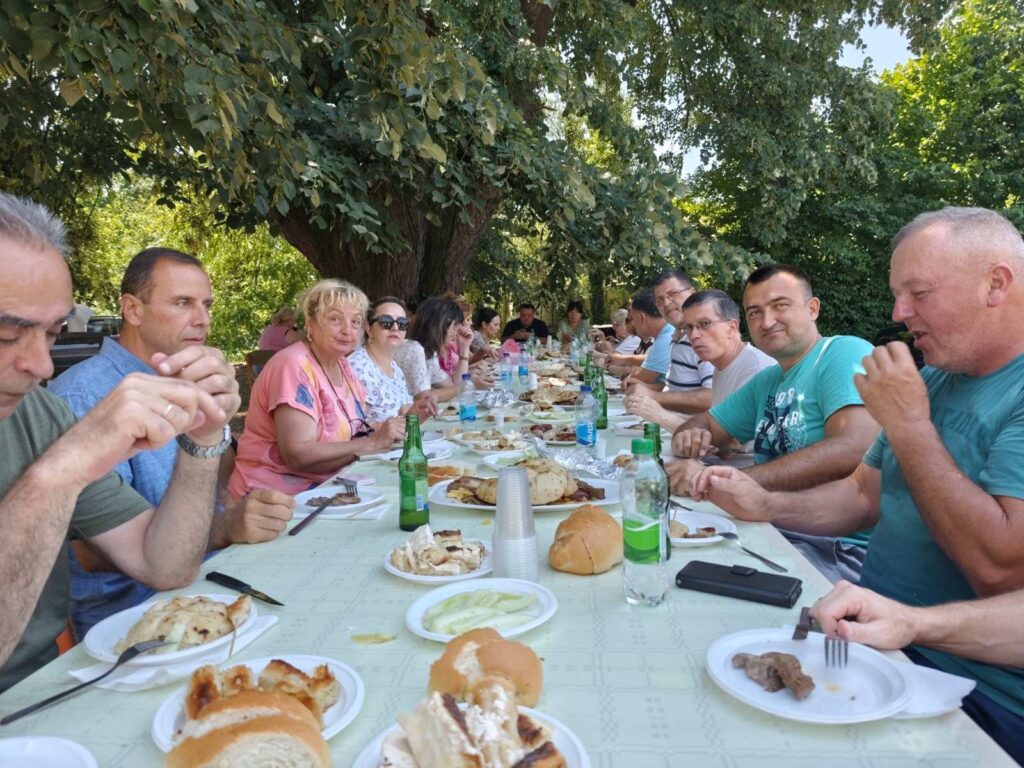 Druženje zaposlenih JU Poljoprivredna škola Banja Luka pod lipom u Drakuliću